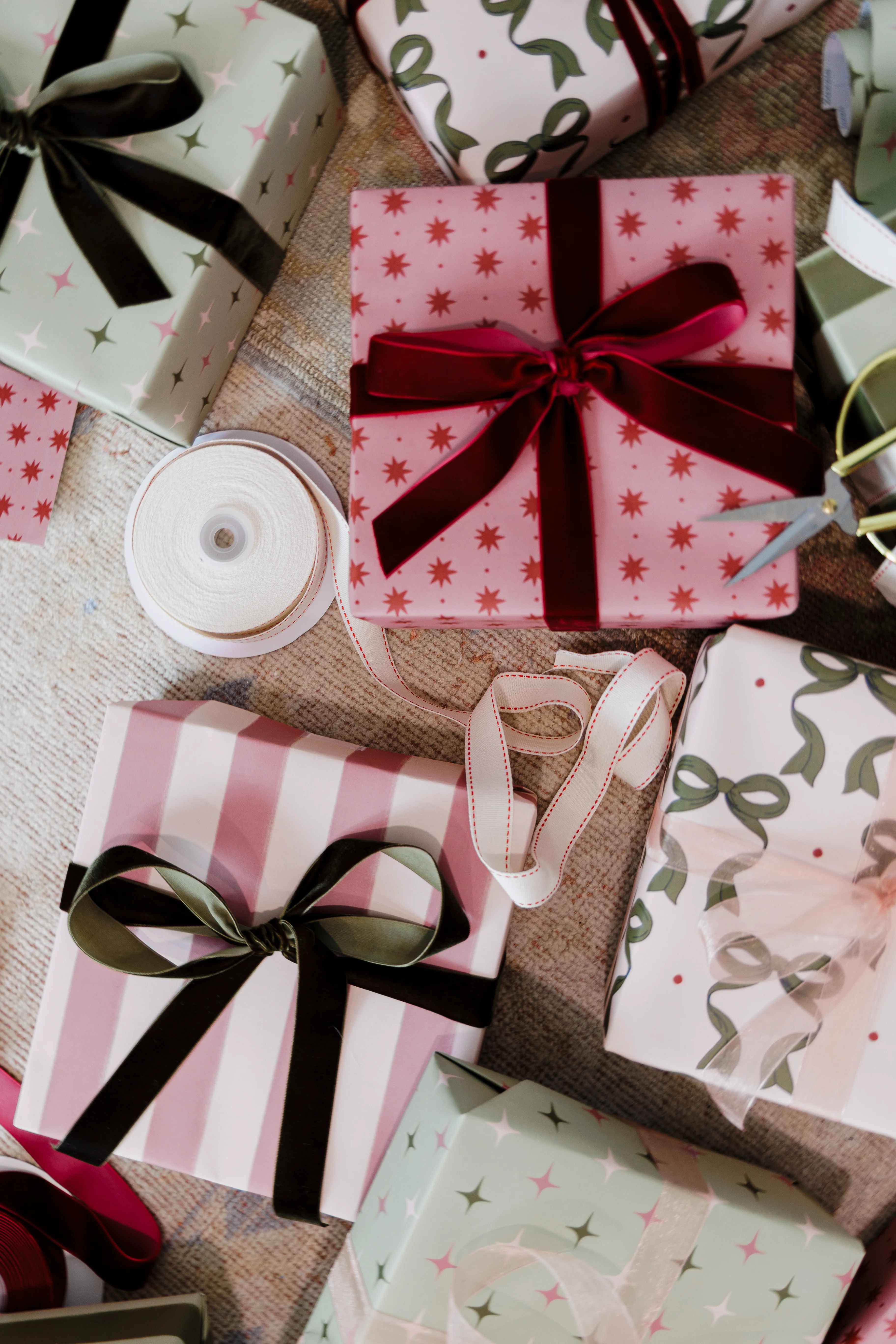 Starburst Gift Wrapping Paper - Image 4